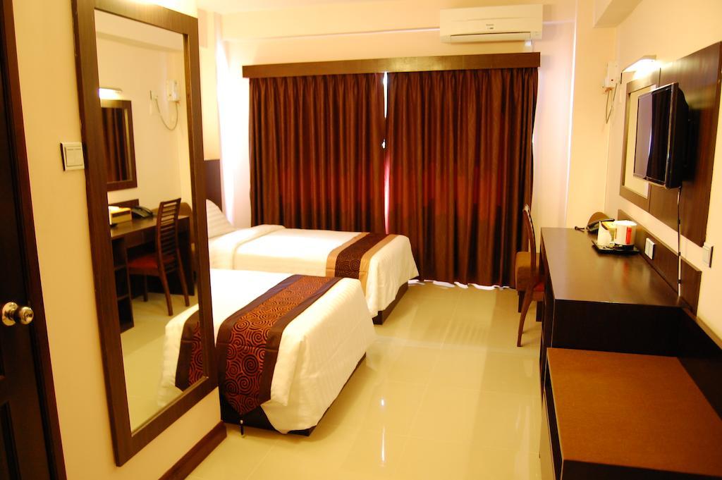 Hotel Yankin Yangon Exterior foto