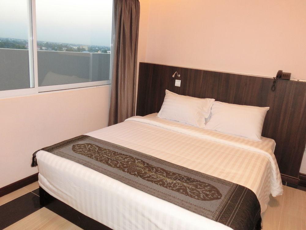 Hotel Yankin Yangon Exterior foto