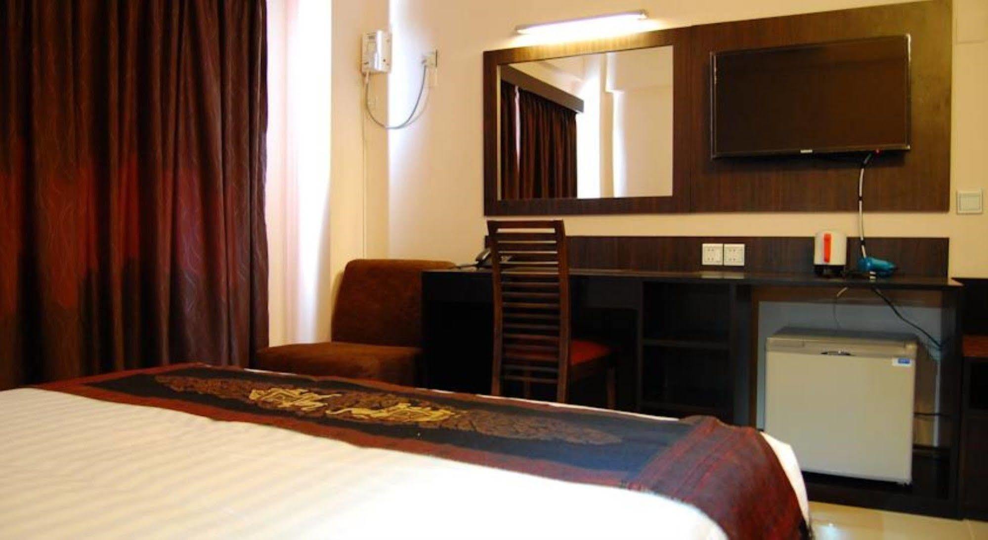 Hotel Yankin Yangon Exterior foto