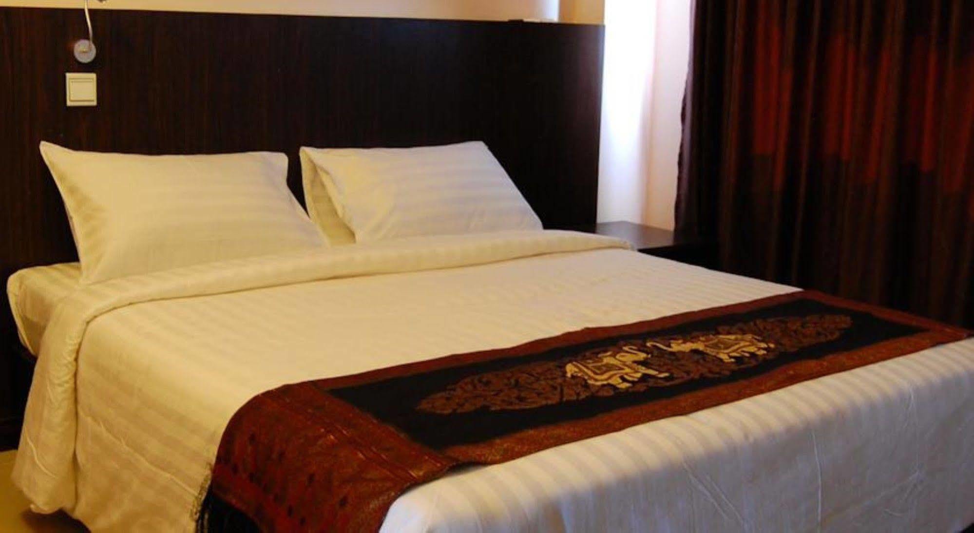Hotel Yankin Yangon Exterior foto