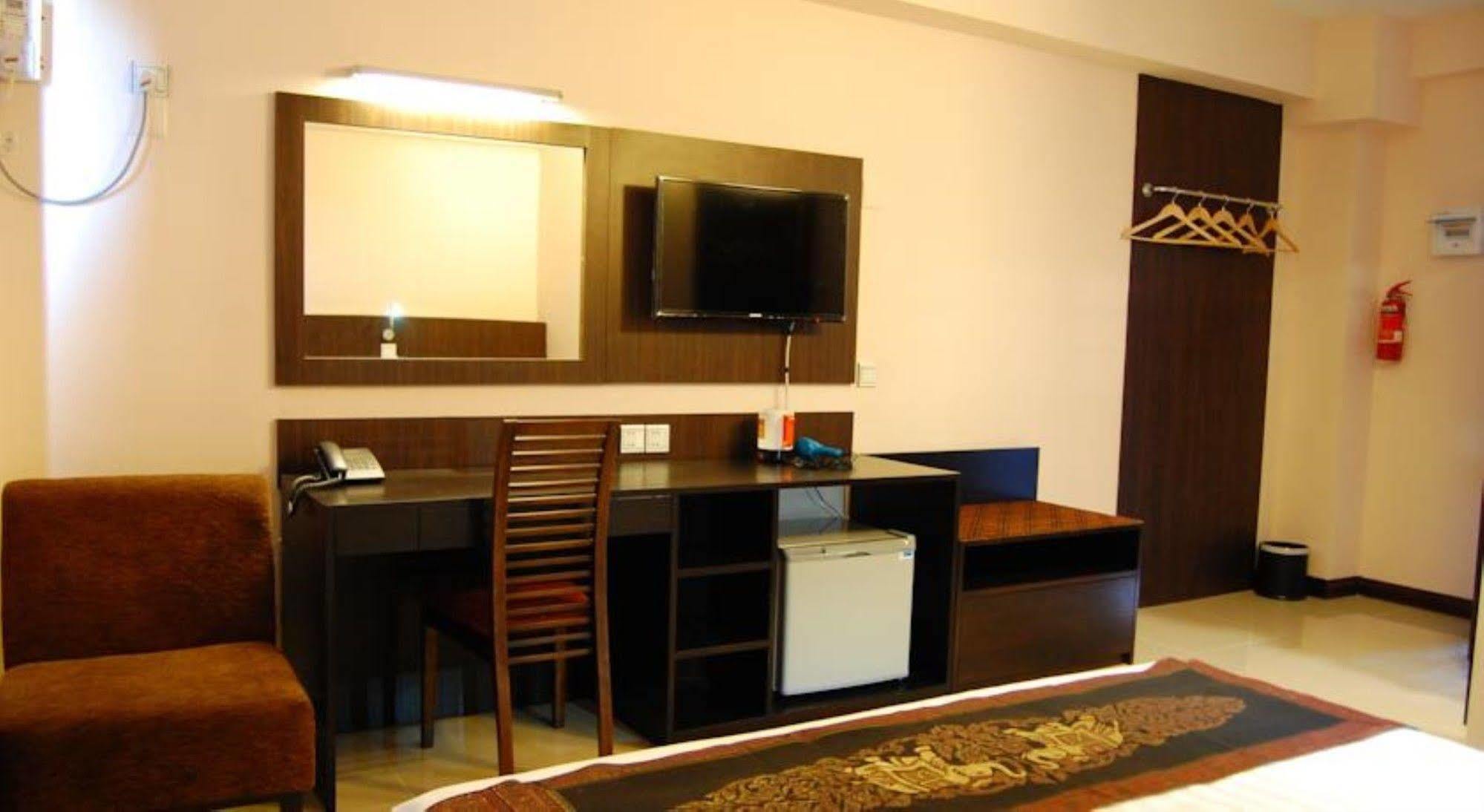 Hotel Yankin Yangon Exterior foto