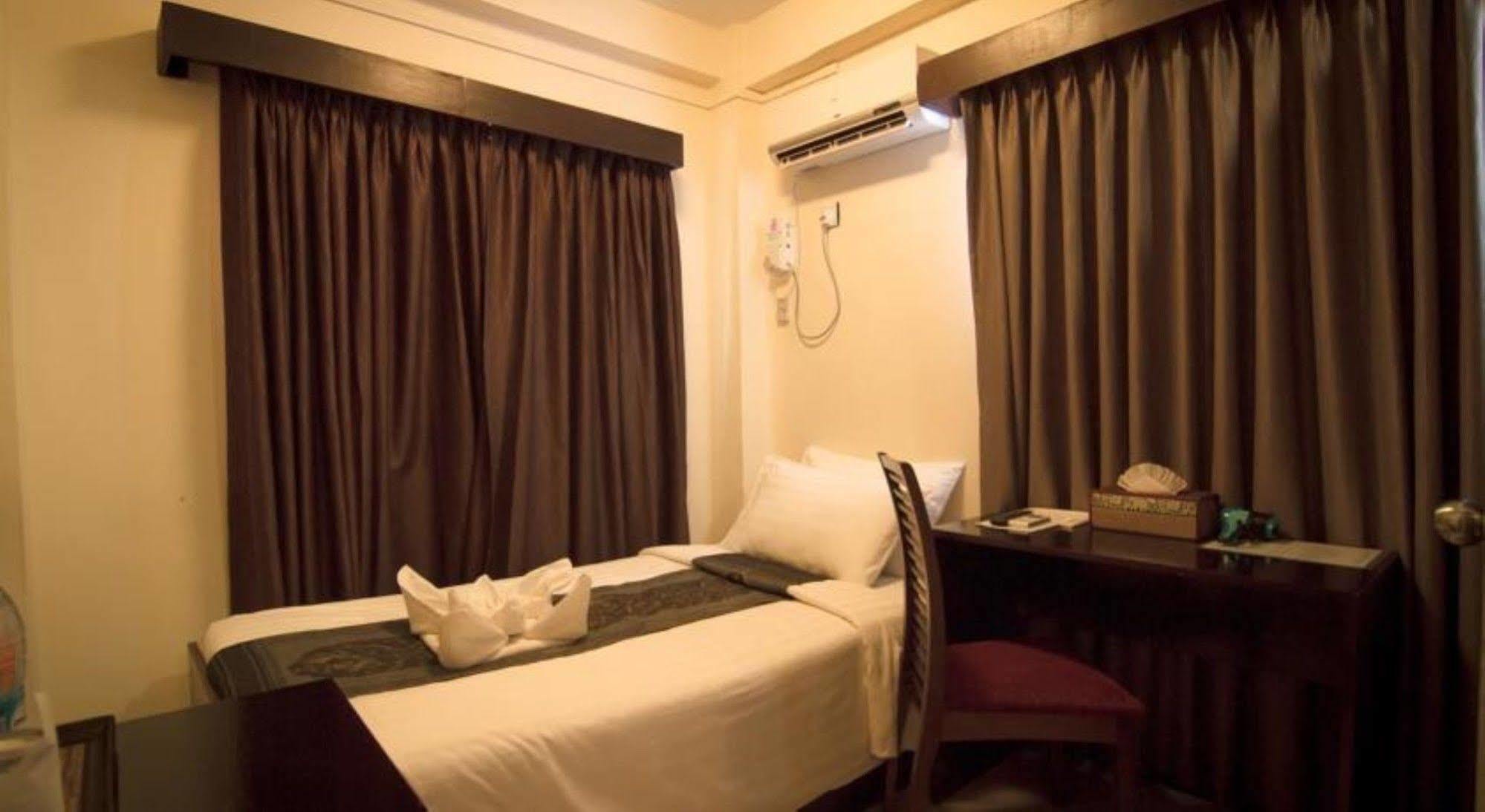 Hotel Yankin Yangon Exterior foto